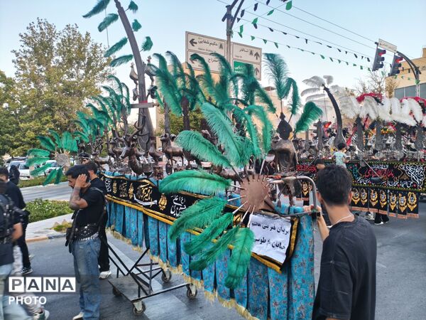  کاروان عظیم نوجوان کربلا در خیابان پروین 