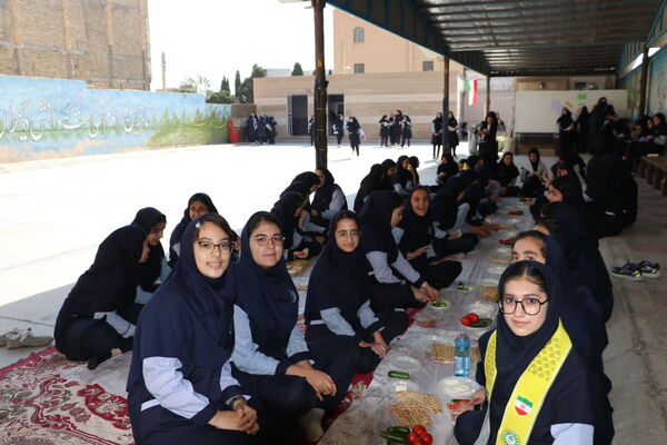 مراسم روز جهانی غذا در دبیرستان فرزانگان دکتر شاهی