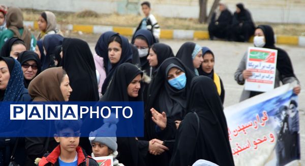 جامعه پرشورفرهنگیان و دانش آموزان در راهپیمایی ۲۲ بهمن منطقه بیرانوند