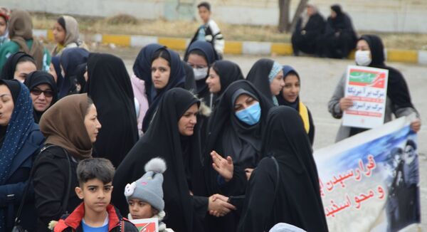 جامعه پرشورفرهنگیان و دانش آموزان در راهپیمایی ۲۲ بهمن منطقه بیرانوند