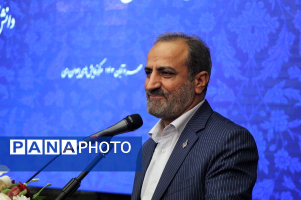  آیین تجلیل از برگزیدگان چهل و دومین دوره مسابقات فرهنگی و هنری دانش‌آموزان شهر تهران