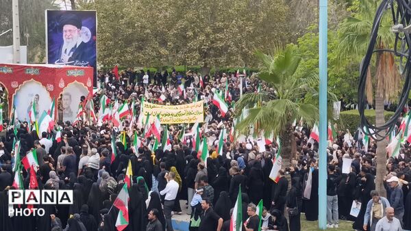وداع حماسی دریادلان هرمزگان با فرمانده شهید علیرضا تنگسیری در بندرعباس