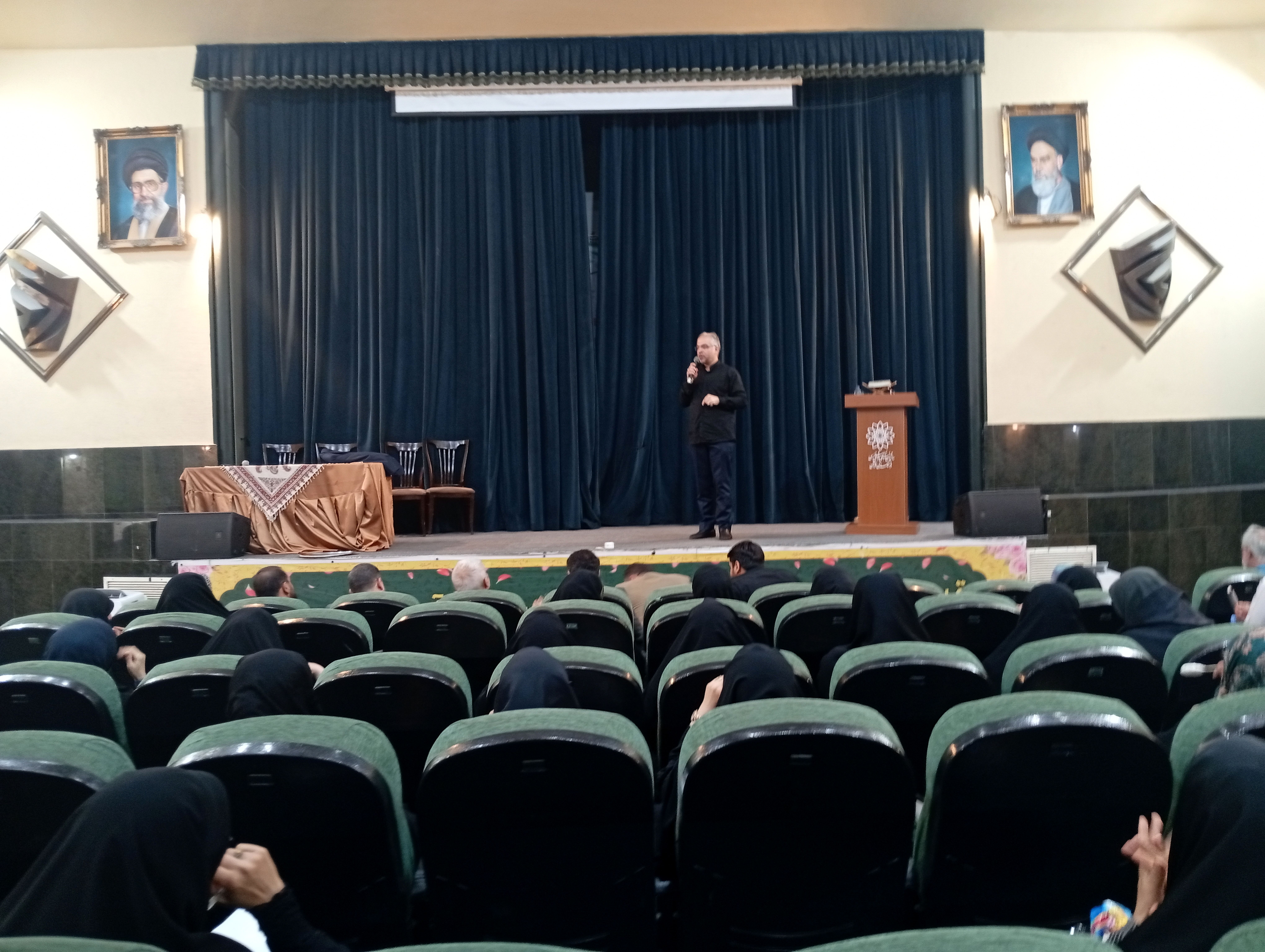 اجلاس مدیران آموزش‌وپرورش منطقه ۱۰ با محوریت تقبیح جنایات صهیونیست‌ها و تقویت پایگاه‌های تابستانی مدارس