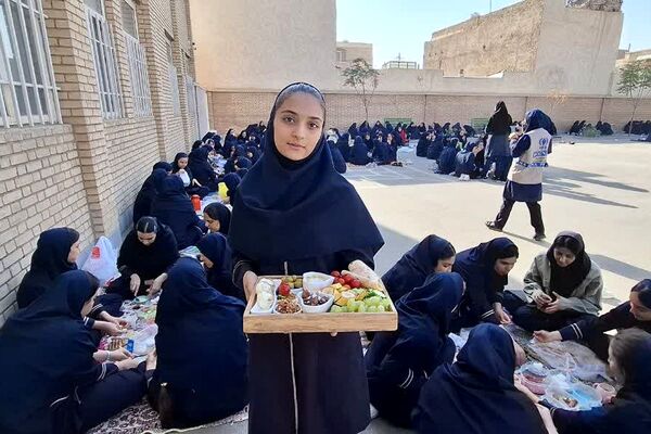 صبحی سالم در دبیرستان دخترانه فرهنگ قرچک