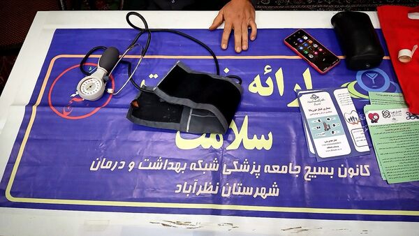 برگزاری نماز جمعه وحدت‌آفرین نظرآباد با رونمایی کتاب قرآنی و ارائه خدمات فرهنگی و معیشتی در مصلی نظرآباد