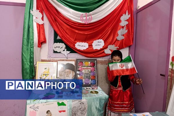 نمایشگاه آثار هنری دانش‌آموزان در دبستان نرجس بهارستان‌دو