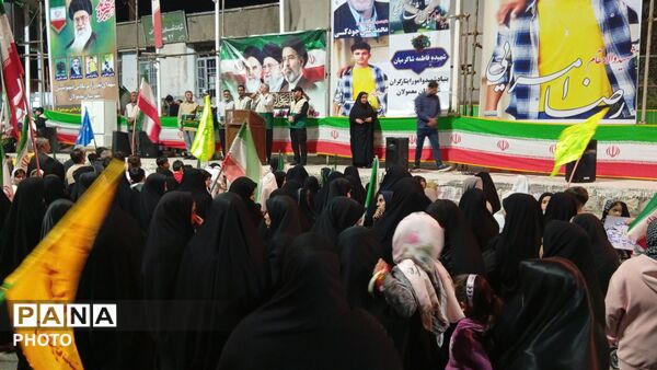 حضور پرشور دانش‌آموزان معمولانی در حمایت از نیروهای مسلح؛ تجدید پیمان با آرمان‌های انقلاب