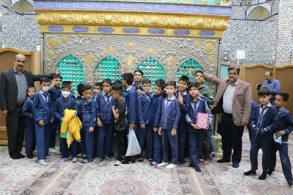 محفل دانش‌آموزی انس با قرآن در آستان مقدس چهل اختران قم