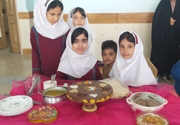جشنواره غذایی در چهاربره با حضور ریاست آموزش‌وپرورش اشترینان برگزار شد