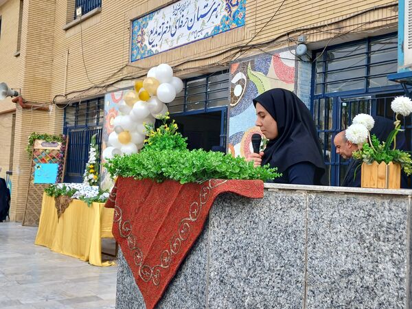 جشن سپاس معلم در هنرستان فنی حرفه‌ای بدیع ناحیه یک