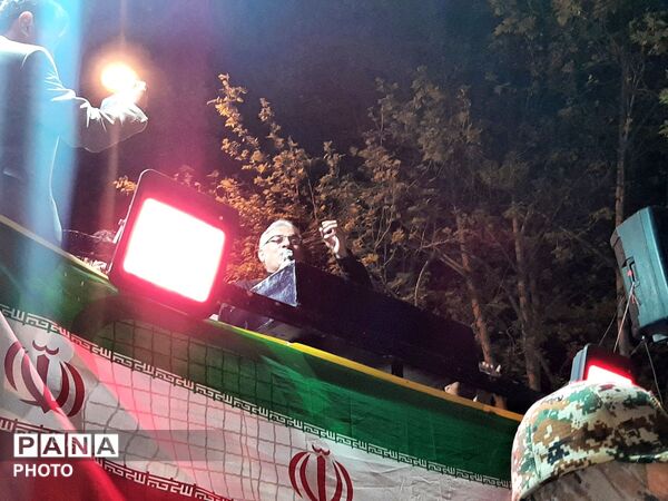 نمایش وفاداری گالیکشی‌ها در سی‌امین قرار