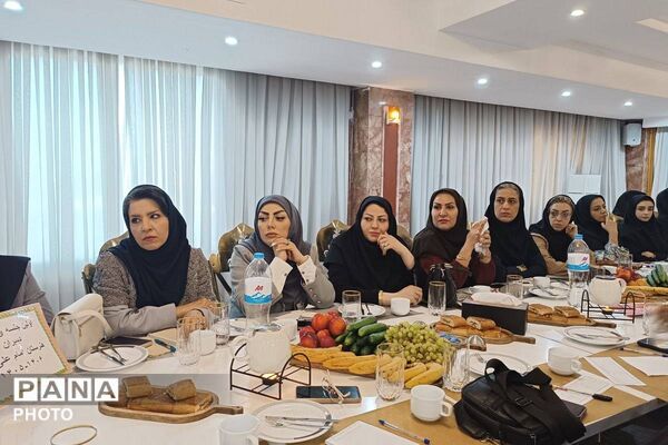 نخستین شورای دبیران و هنرآموزان هنرستان امام علی(ع) 
