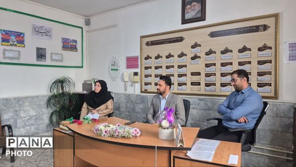  تقدیر از مدیریت دبیرستان دخترانه شهید بصیر با حضور کارشناسان متوسطه اول