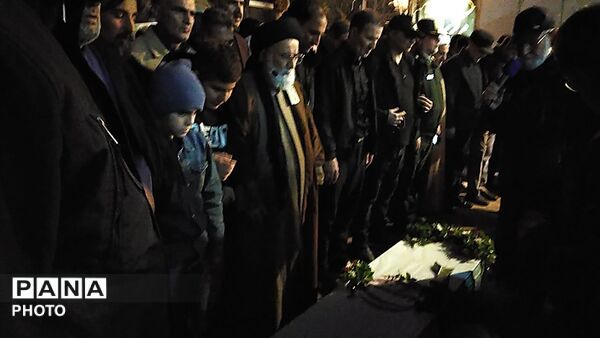 حضور پرشور مردم غیور و شجاع  شهرستان نیشابور در  تشییع پیکر  مطهر شهید مهدی عمارلو 
