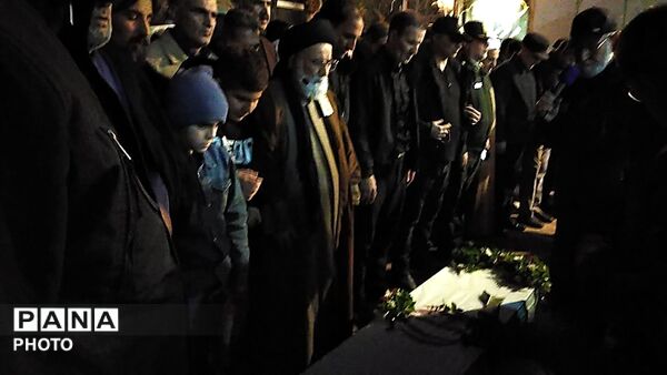 حضور پرشور مردم غیور و شجاع  شهرستان نیشابور در  تشییع پیکر  مطهر شهید مهدی عمارلو 