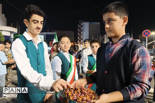 اجتماع پرشور دانش‌آموزان دبستان پسرانه مرصاد۱ در غرفه شهدای دانش آموز ورامین 