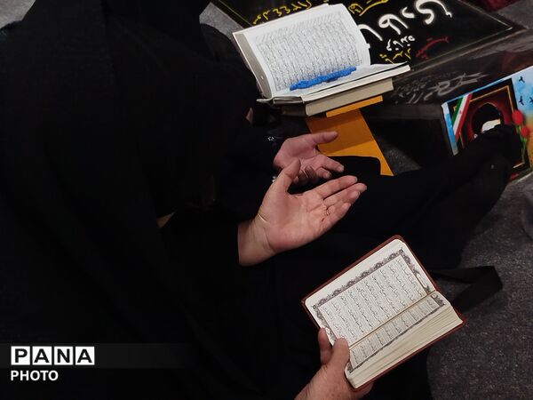 شبی که ماه دو نیم شد
