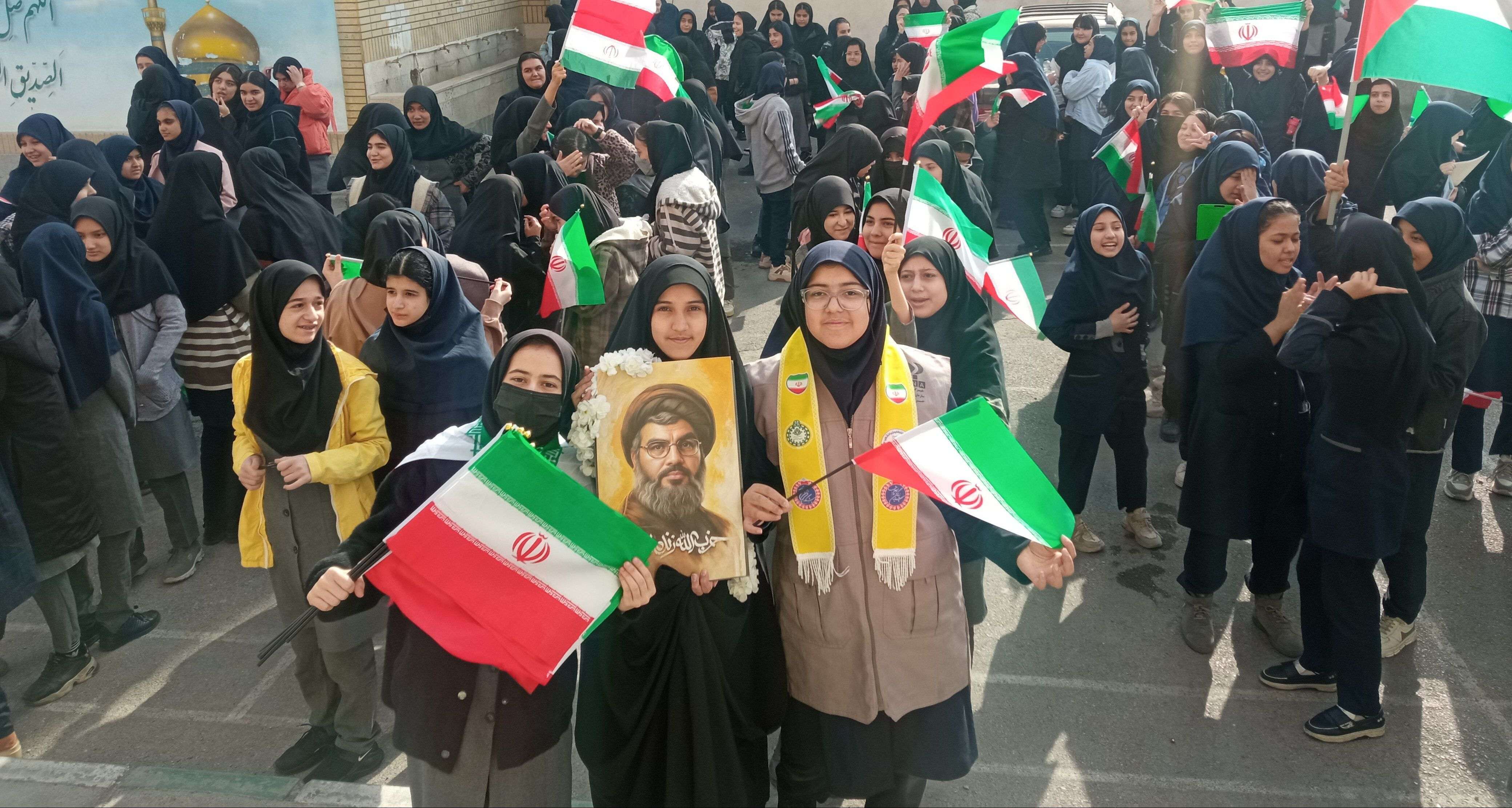 تجدید بیعت با شهدای مقاومت در دبیرستان گلشن آزادی مشهد