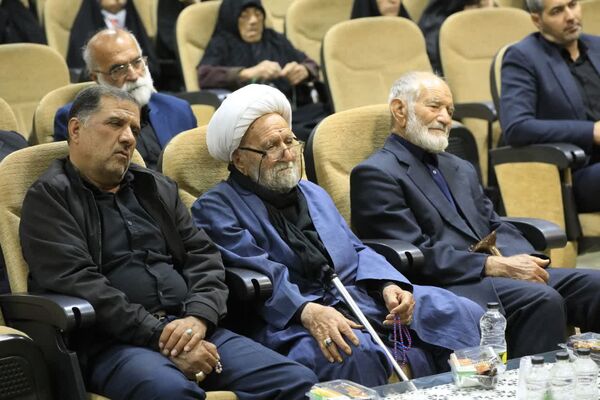 جلسه گرامیداشت و تجلیل از پدران و مادران شهدا 