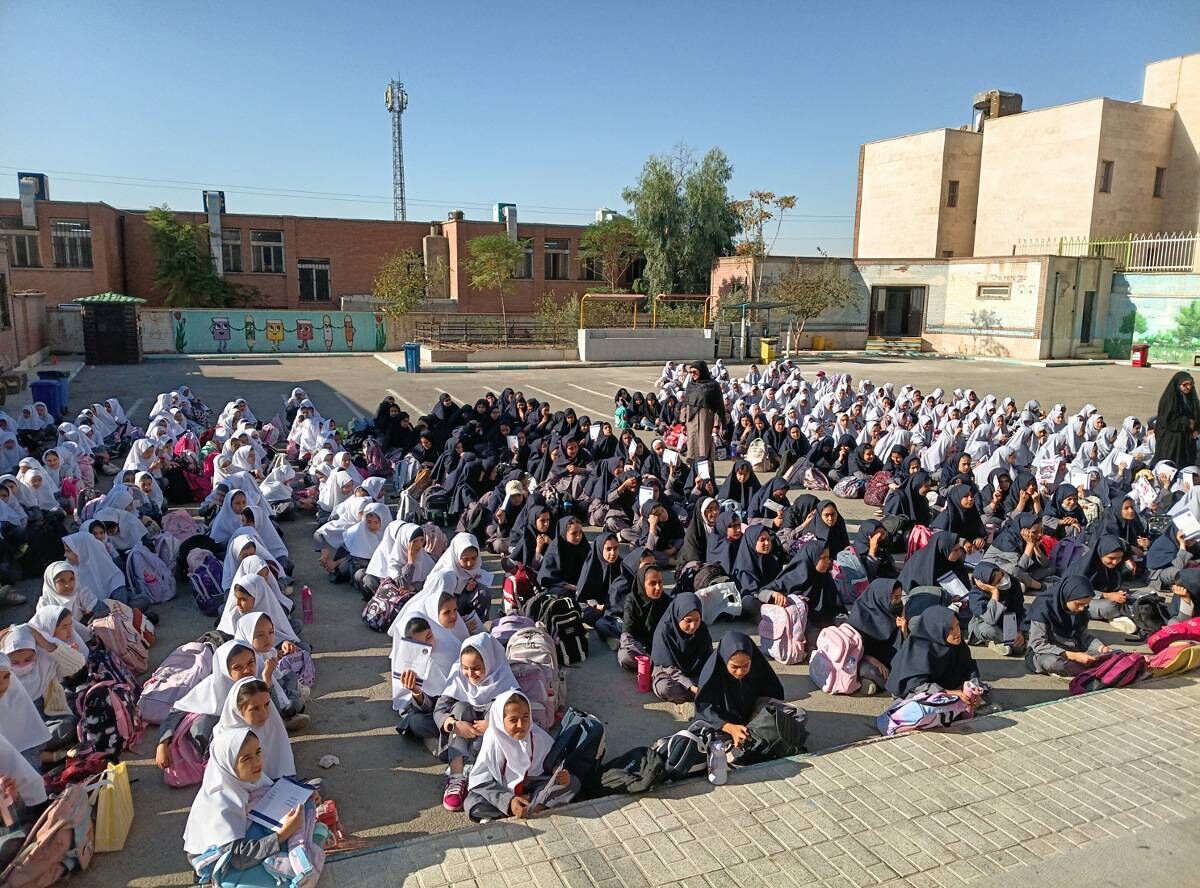 برگزاری جشن عاطفه‌ها در مدرسه کاوه آهنگر