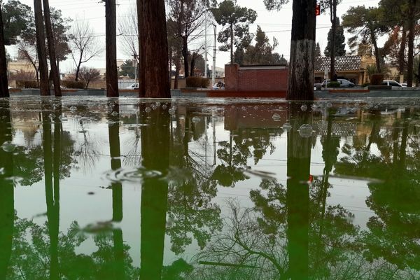 باران یزد؛ نوازشی بر پوست خاکی شهر و لبخندی بر لبان رهگذران