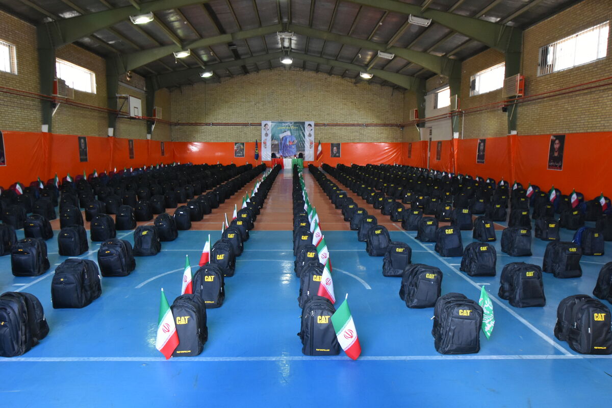 آغاز توزیع ۱۹ هزار بسته آموزشی به دانش‌آموزان نیازمند در خراسان‌جنوبی