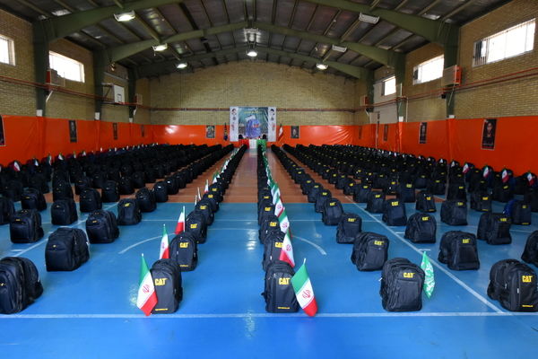 آغاز توزیع ۱۹ هزار بسته آموزشی به دانش‌آموزان نیازمند در خراسان‌جنوبی