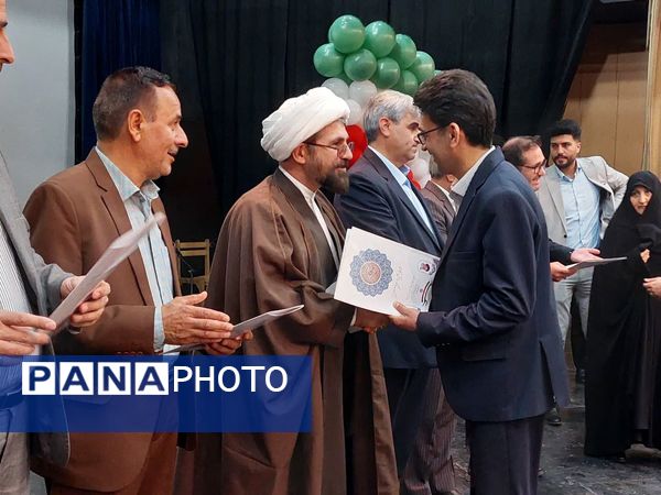 از فرهنگیان شاخص خرمدره تقدیر شد