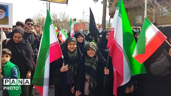 مشت هایی که با فریاد انتقام بالا می آمدند 