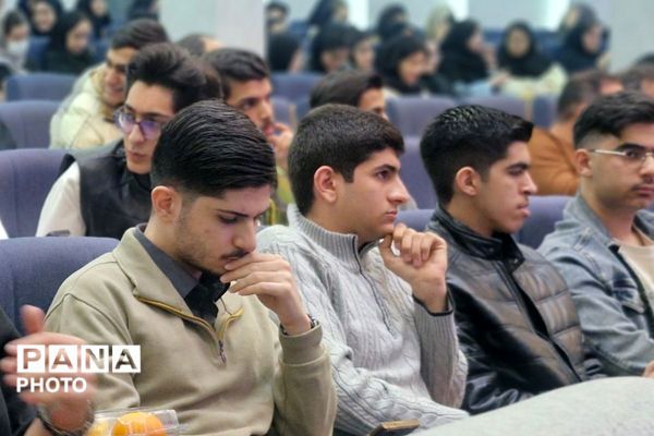 درخشش ستارگان ورامین در آیین تجلیل از نخبگان آموزشی