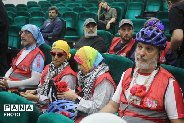 جلوه‌هایی از حضور کاروان دوچرخه سواری «ترکیه تا میناب» در قم