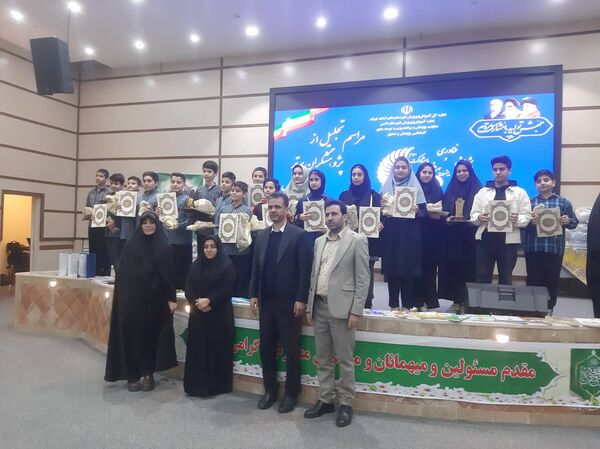 تجلیل از معلمان پژوهنده و دانش‌آموزان پژوهشگر در شهرستان قدس