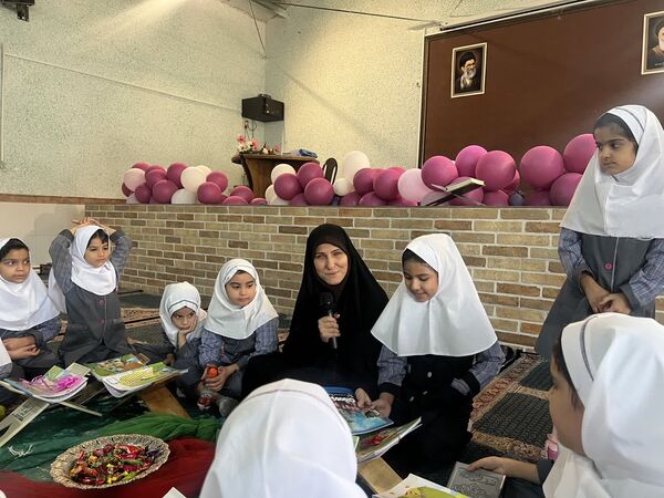 گشایش سفره نور در دبستان احمد کاظمی ۲؛ جشن قرآن کلاس دومی‌ها 