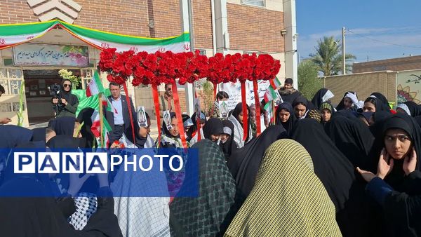 میزبانی دانش‌آموزان دختر بیرجندی از شهید گمنام 