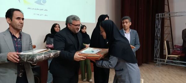 مراسم تجلیل از برگزیدگان نوجوان سالم