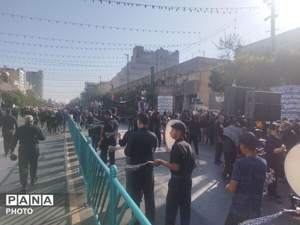 قرارگاه عشق؛ مشهد در سوگ شهادت ضامن اهل‌بیت (ع) پوشیده شد