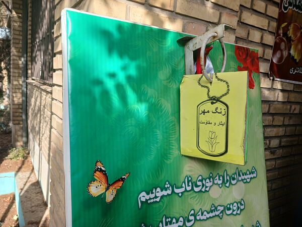 نواختن زنگ آغاز سال تحصیلی در دبیرستان شاهد شهید کلانتری همزمان با سراسر کشور 