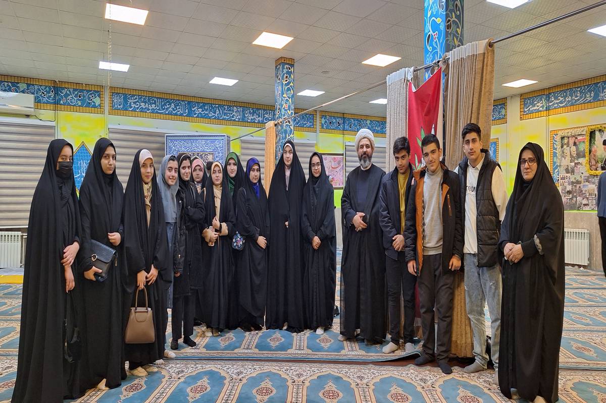 دانش‌آموزان سازمان دانش‌آموزی در افطار ماه رمضان دور هم جمع شدند