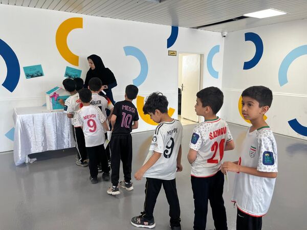 مهربانی دانش‌آموزان دبستان شهید تندگویان در جشن عاطفه‌ها