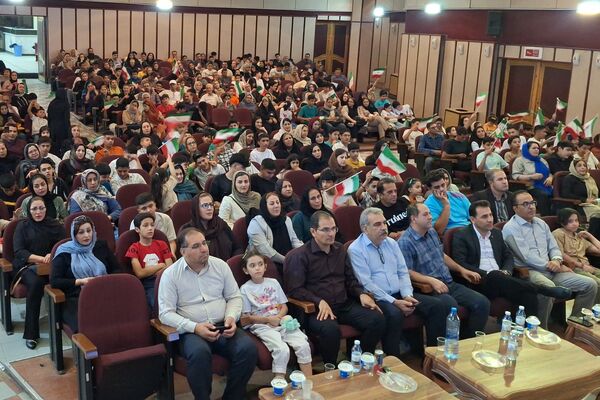 مراسم تجلیل از دانش‌آموزان برتر دبیرستان هیأت امنایی رازی ناحیه ۴شیراز