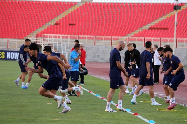 تمرین بازیکنان تیم تراکتور پیش از بازی با الوحده امارات