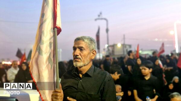 شکوه ایثار در قم؛ پیکر شهید ایران بر دستان ملت تشییع شد