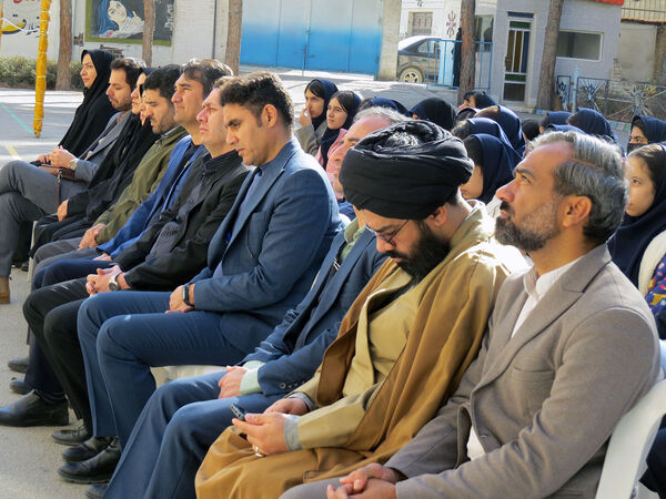 زدن زنگ انقلاب در مدرسه دخترانه فرزانگان شهرستان بجنورد 