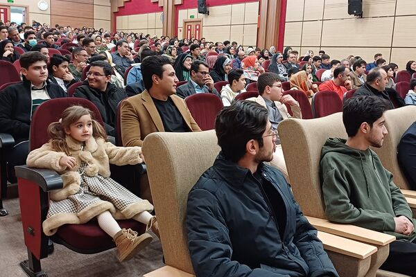 تقدیر از دانش‌آموزان دبیرستان هیات امنایی البرز در اردوگاه استانی شهید محمد منتظری شهریار 