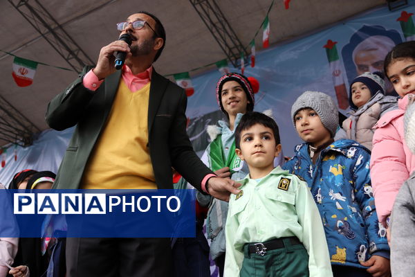 راهپیمایی باشکوه ۲۲ بهمن در قاب تصویر