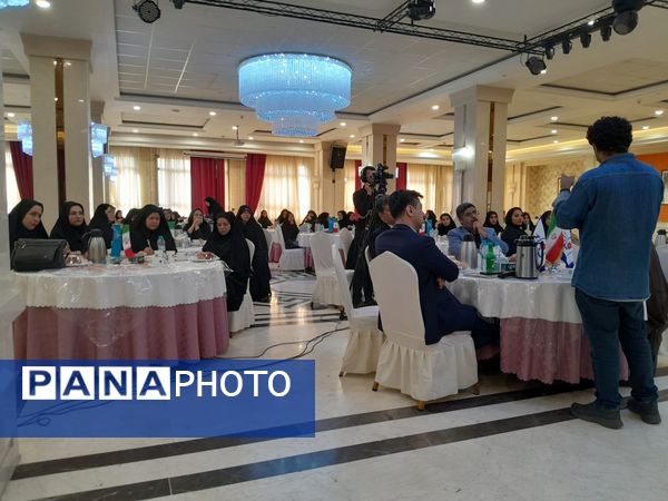 کارگاه راهبری نسل جدید ویژه معاونین پرورشی و مربیان ناحیه 3 مشهد