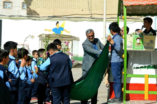 حضور پیکر شهید دانش‌آموز زینت بخش مدارس نجف‌آباد 