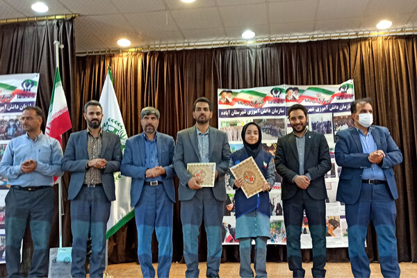 مراسم تجلیل وتقدیر از دانش‌آموز خبرنگاران پانا آباده توسط رئیس سازمان دانش‌آموزی استان فارس