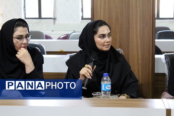 نشست اصحاب رسانه شهرستان سامان با مدیرکل فرهنگ و ارشاد اسلامی استان چهارمحال و بختیاری