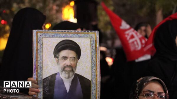 کودکان و نوجوانان ایران، پای کار انقلابند